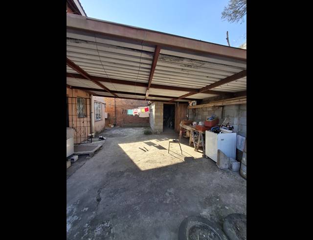 5 BEDROOM FREESTANDING FOR SALE IN EASTWOOD